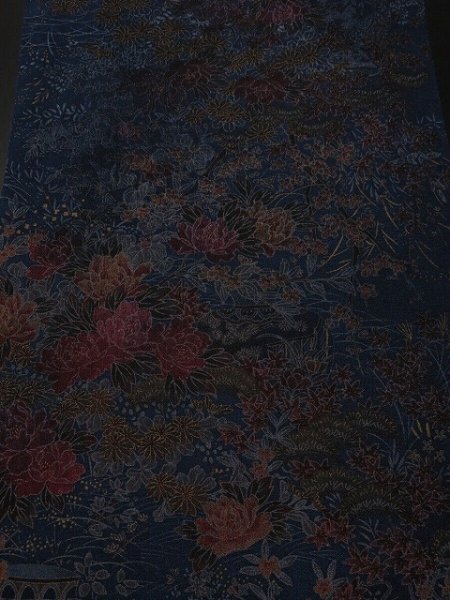 Photo1: 2D02z60 Japanese Kimono Crepe Silk  FABRIC Dark navy Flowers 41.7" (1)