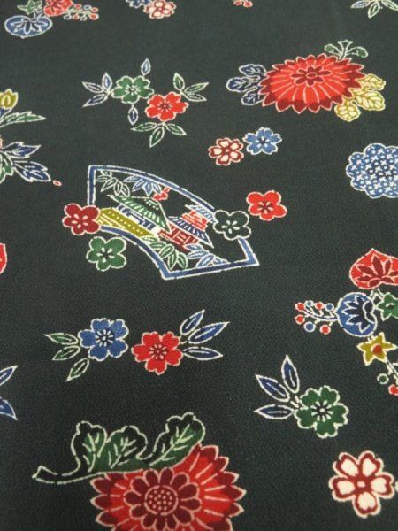 Photo1: 4J05z90  Japanese Kimono Crepe Silk  FABRIC Flowers Dark green 63.0x14.2 (1)