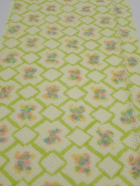 Photo1: 2T05z90  Japanese Kimono Silk SHIBORI FABRIC  Yellow green 64.6x14.2 (1)