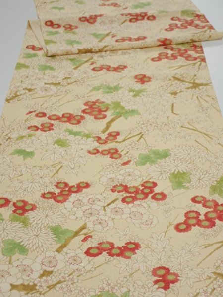 Photo1: 2S01z110  Japanese Kimono Silk  FABRIC Flowers Light cream 81.5x15.0 (1)