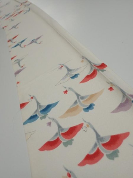 Photo1: 4i07z40  Japanese Kimono Silk  FABRIC Flying crane Off-white 60.6x7.3 (1)