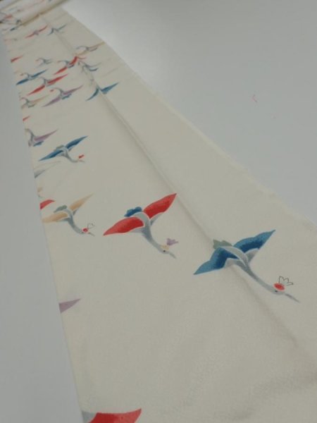 Photo1: 4i09z60  Japanese Kimono Silk  FABRIC Flying crane Off-white 84.6x7.2 (1)