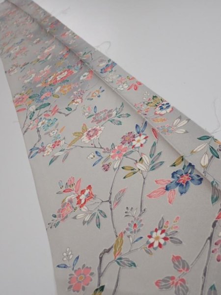 Photo1: 4D07z50  Japanese Kimono Silk  FABRIC Flowers Light gray 60.6x7.7 (1)