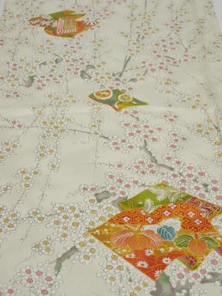 Photo1: 2E02z60  Japanese Kimono Silk  FABRIC Plum branch Lime-white 42.1x14.8 (1)